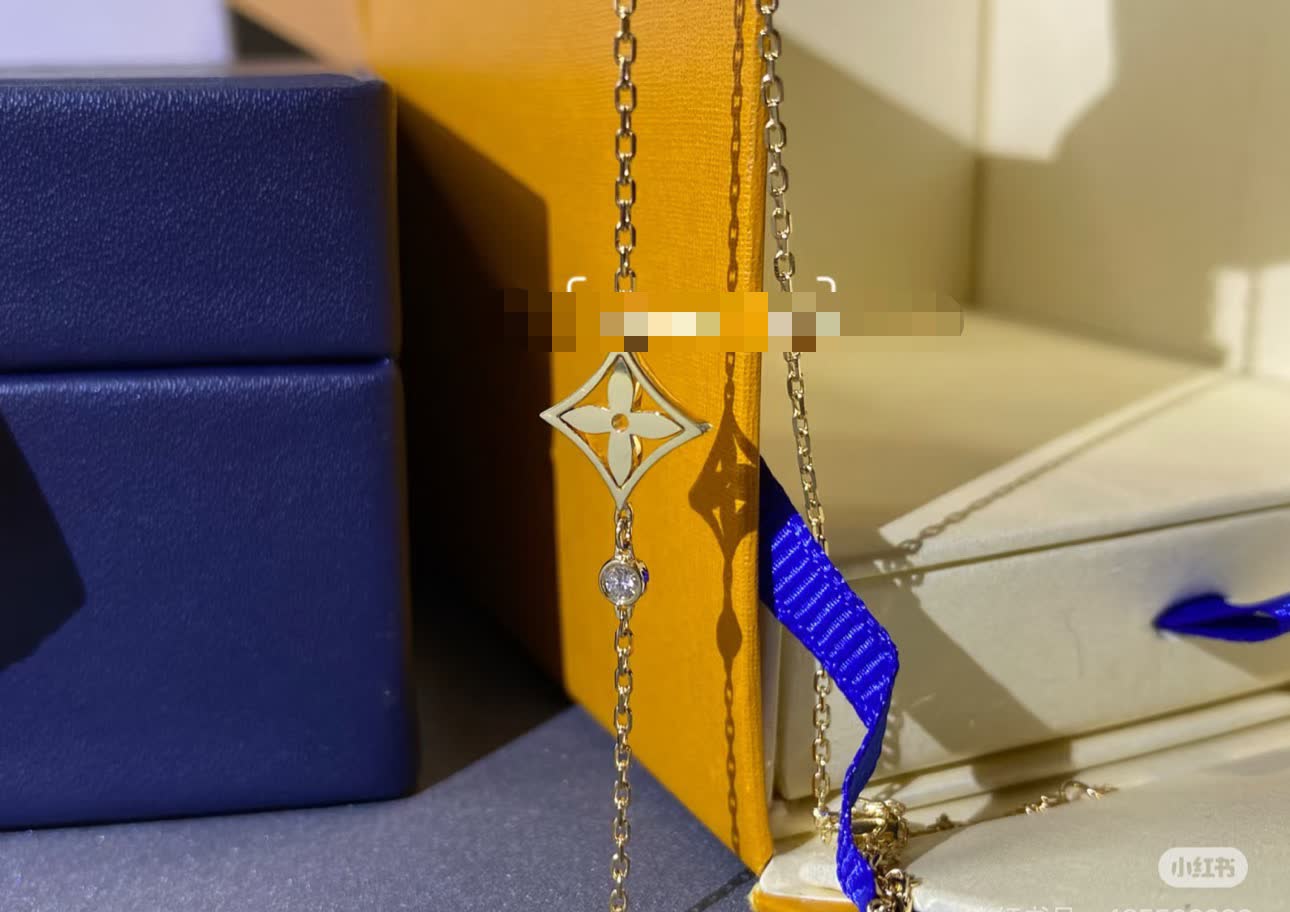Louis Vuitton Idylle Blossom 18K Gold Diamond Necklace
